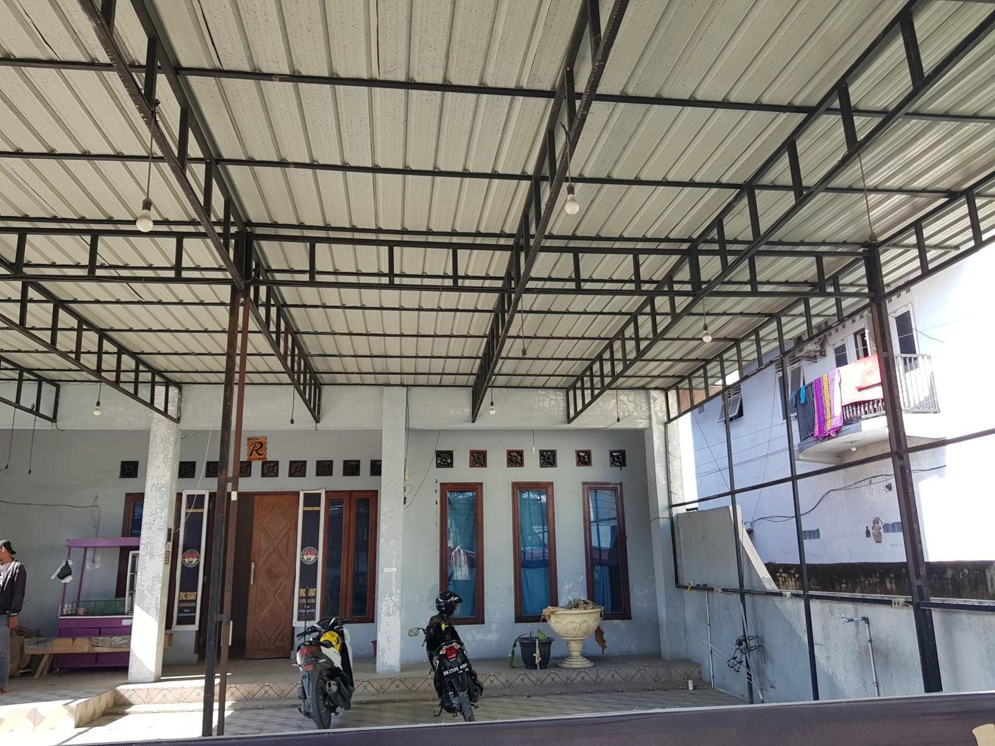 Oyo 93162 Cempaka Syariah Hotel Medan Bagian luar foto